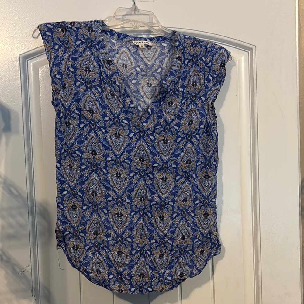 Artisan Ny Graphic Blue and White Cap Sleeve Blouse